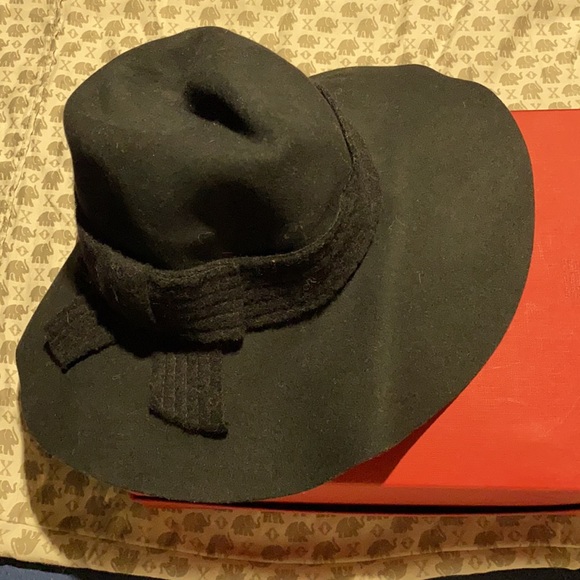 💯 Wool Oversized Black Hat With Bow NeverUsed - Picture 2 of 5